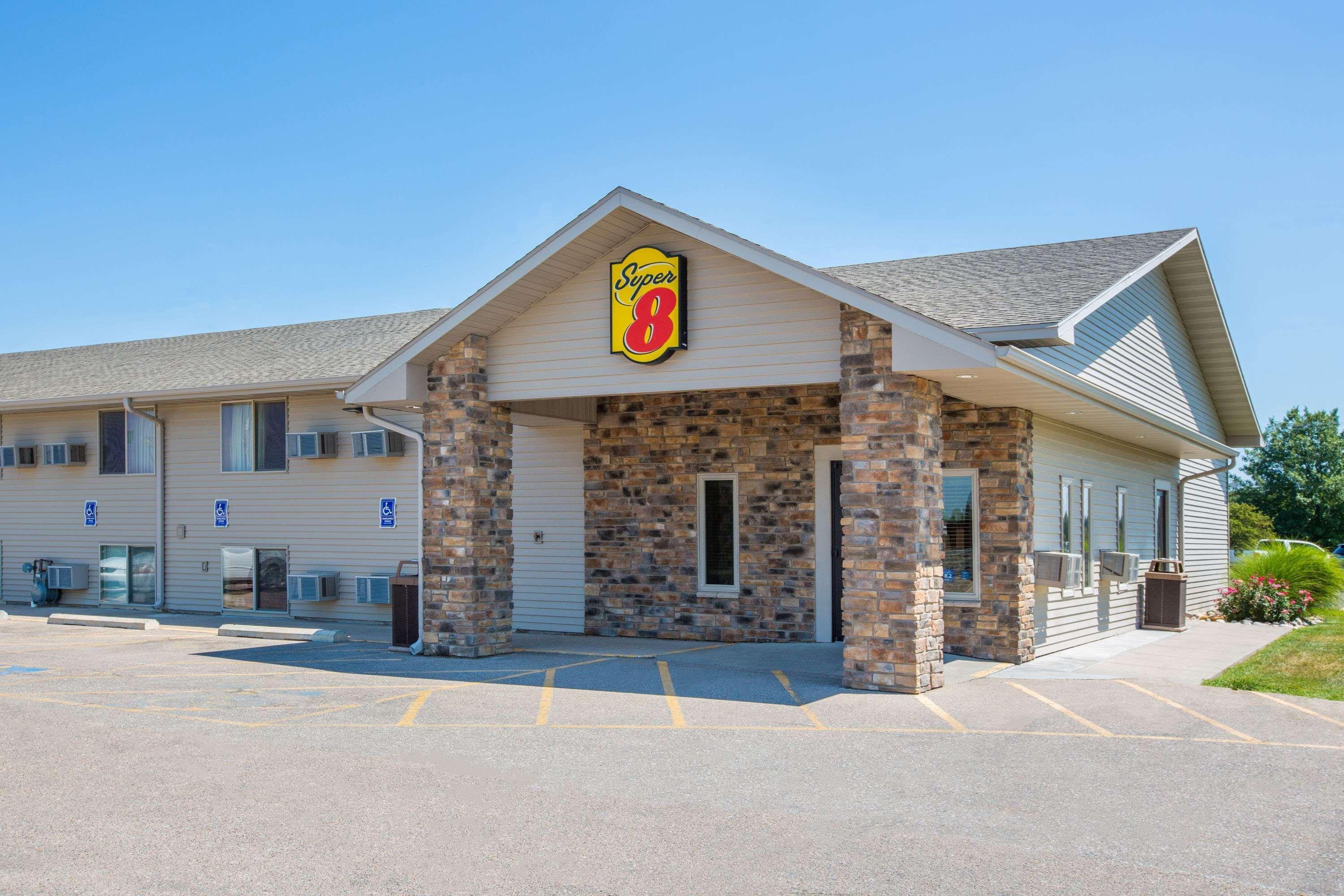 Super 8 by Wyndham Kearney Motel Bagian luar foto