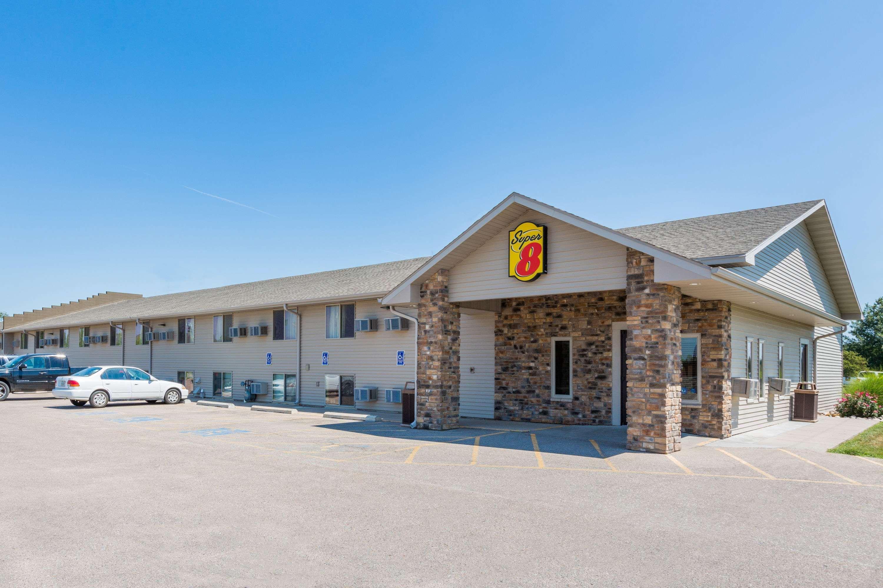 Super 8 by Wyndham Kearney Motel Bagian luar foto